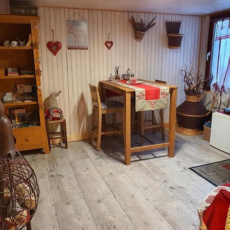 La Ferme De La-Haut B&B Le Haut-du-Them Luaran gambar