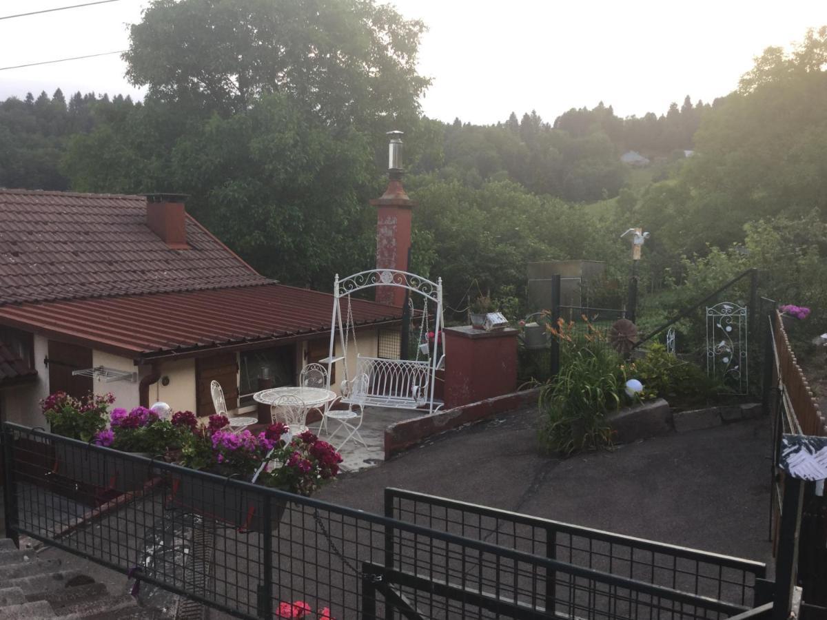 La Ferme De La-Haut B&B Le Haut-du-Them Luaran gambar