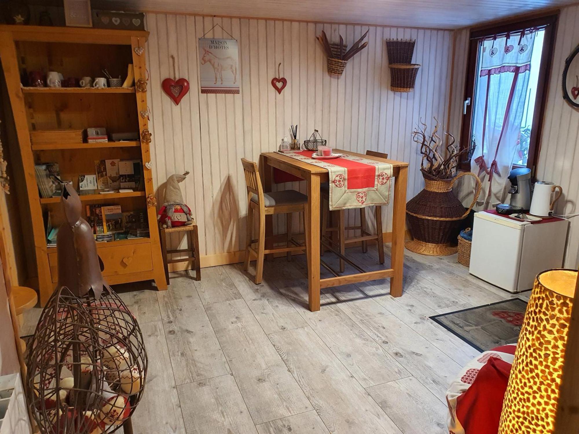 La Ferme De La-Haut B&B Le Haut-du-Them Luaran gambar